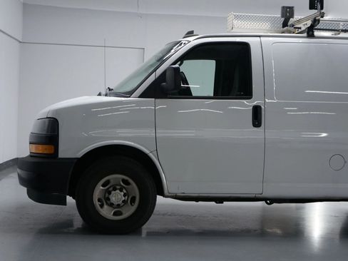Used 2021 Chevrolet Express 3500 w/ Driver Convenience Package image 31