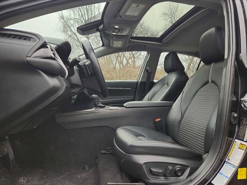 Used 2023 Toyota Camry SE image 13