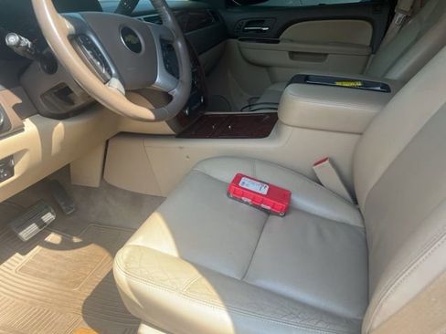 Used 2014 Chevrolet Tahoe LTZ image 9