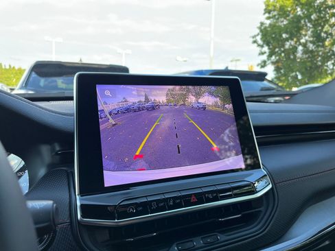 Used 2025 Jeep Compass Trailhawk image 18