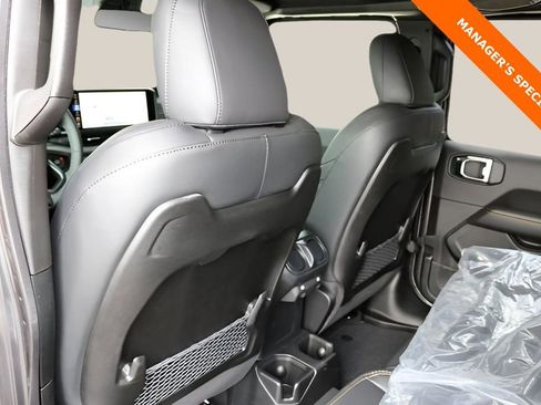 New 2025 Jeep Gladiator Sport image 15