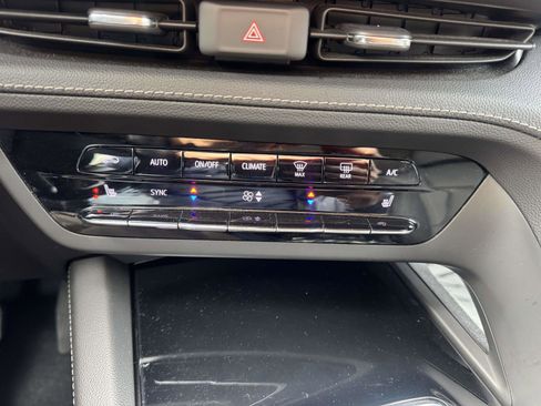 Used 2023 Buick Envision Essence image 26