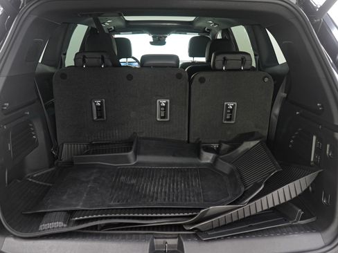 Used 2025 Buick Enclave Avenir image 11