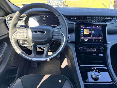 New 2025 Jeep Grand Cherokee L Laredo AWD/4WD image 2
