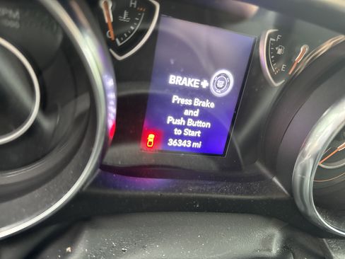 Used 2022 Jeep Gladiator Sport image 21