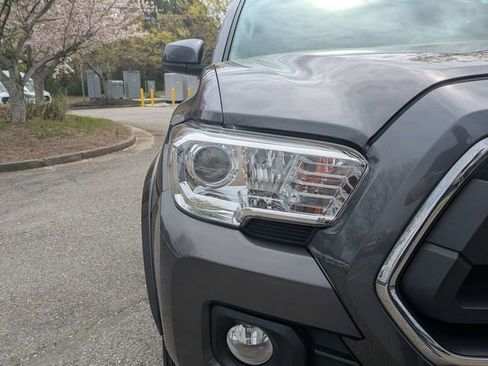 Used 2021 Toyota Tacoma SR5 RWD image 11