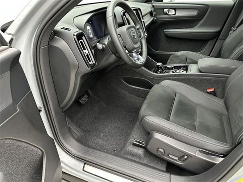 Certified 2025 Volvo XC40 B5 Plus image 11