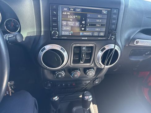 Used 2015 Jeep Wrangler Unlimited Sahara w/ Connectivity Group image 11