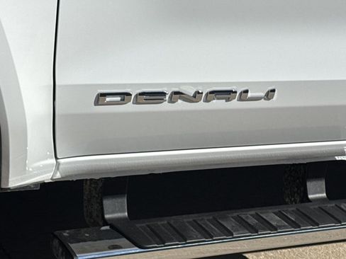 New 2026 GMC Canyon Denali image 15