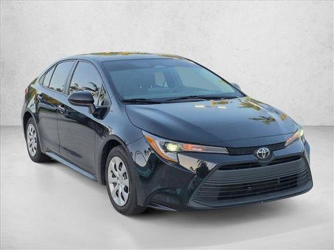 Certified 2023 Toyota Corolla LE FWD image 3