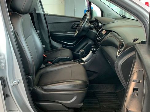 Used 2019 Chevrolet Trax LT w/ LT Convenience Package AWD/4WD image 21