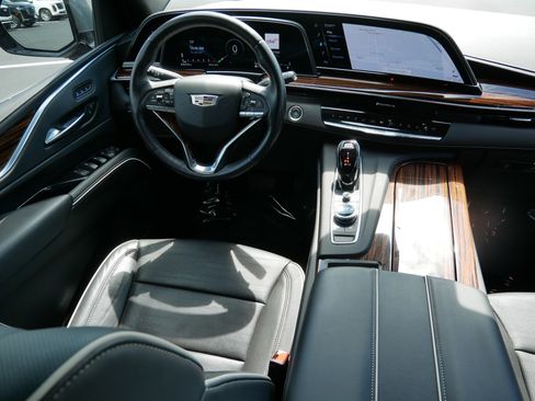 Used 2022 Cadillac Escalade ESV Premium Luxury AWD/4WD image 7