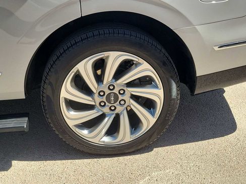 Used 2024 Lincoln Navigator Premiere image 5