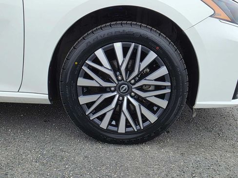Used 2025 Nissan Altima 2.5 SV AWD/4WD image 9