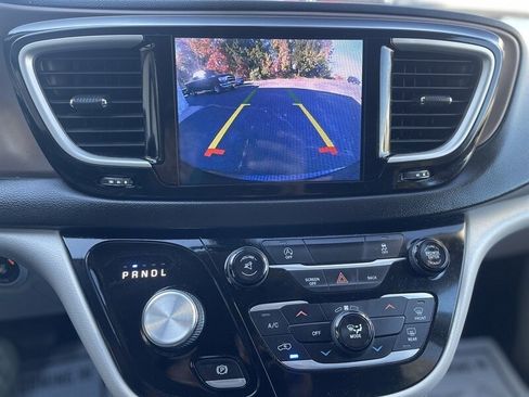Used 2017 Chrysler Pacifica Touring image 20