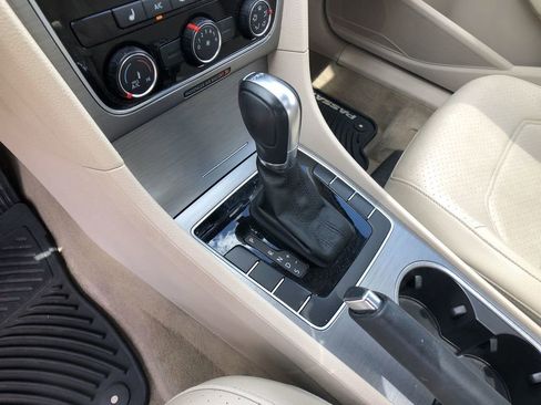 Used 2014 Volkswagen Passat TDI SE FWD image 24