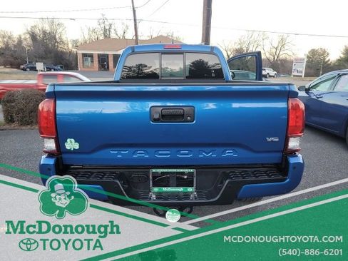 Used 2016 Toyota Tacoma TRD Sport image 6