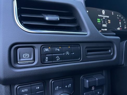 Used 2023 GMC Yukon XL AT4 image 26