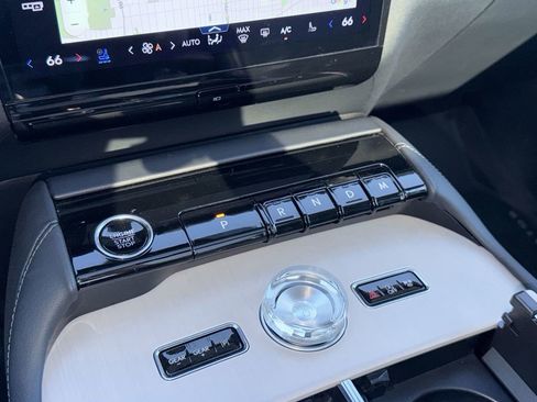 Certified 2025 Lincoln Navigator Reserve AWD/4WD image 23