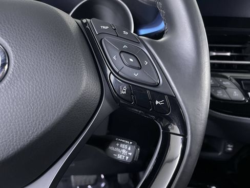 Used 2019 Toyota C-HR XLE FWD image 25