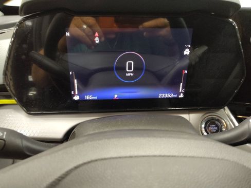 Used 2024 Chevrolet Trax LT w/ Driver Confidence Package FWD image 23