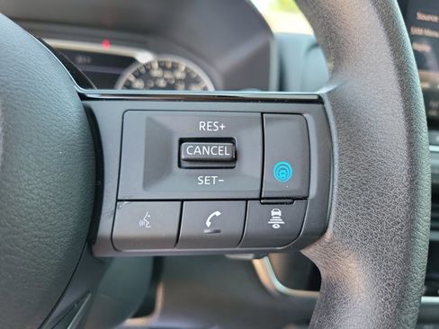 Used 2023 Nissan Rogue SV image 17