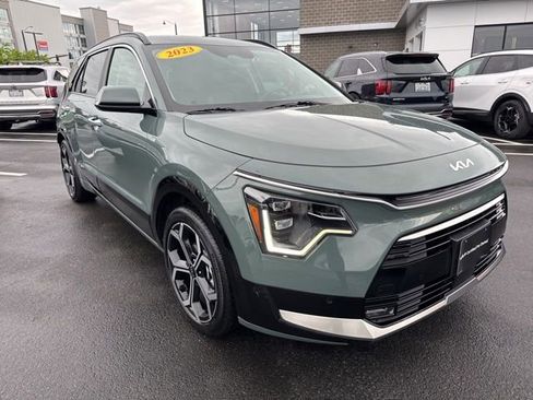 Certified 2023 Kia Niro SX Touring FWD image 3