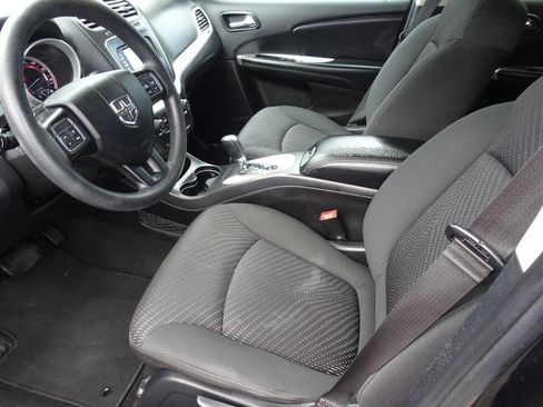 Used 2018 Dodge Journey SE image 22