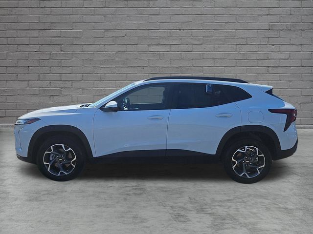 Used 2024 Chevrolet Trax LT w/ Driver Confidence Package FWD image 2