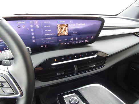 Used 2025 Buick Enclave Preferred image 32