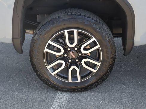 Used 2025 GMC Sierra 1500 AT4 w/ AT4 Premium Package AWD/4WD image 11