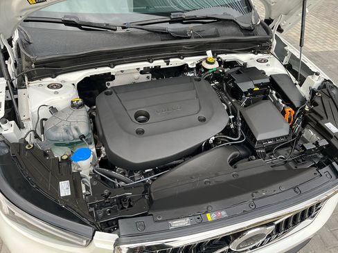 Used 2025 Volvo XC40 B5 Core image 15