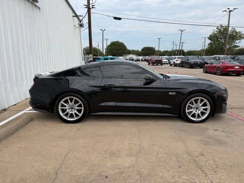 Used 2018 Ford Mustang GT Premium RWD image 8