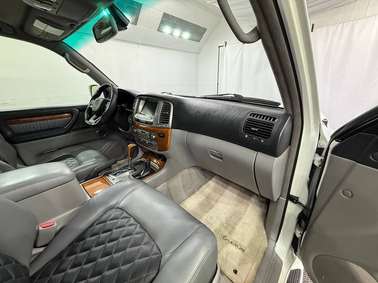 Used 2004 Lexus LX 470 4WD image 6