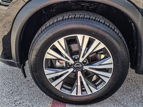 Used 2023 Nissan Rogue SV image 7