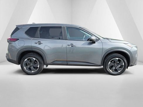 Used 2024 Nissan Rogue SV image 8
