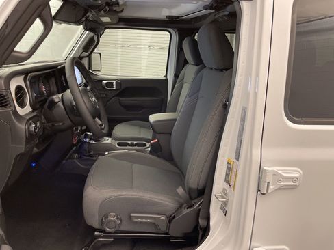 New 2025 Jeep Gladiator Willys image 15