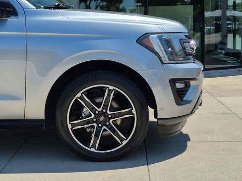 Used 2020 Ford Expedition Limited w/ Equipment Group 303A AWD/4WD image 11