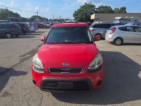 Used 2012 Kia Soul + w/ Audio Pkg FWD image 2