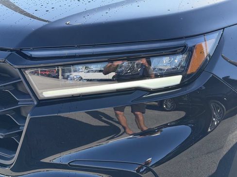 Used 2025 Honda Pilot Sport image 10