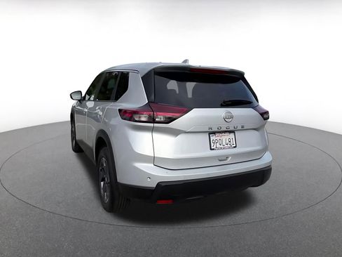 Used 2025 Nissan Rogue SV FWD image 11