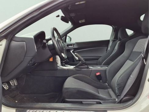 Used 2017 Toyota 86 RWD image 16