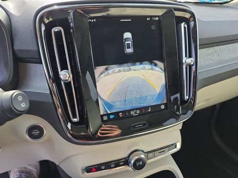 Used 2025 Volvo XC40 B5 Plus w/ Protection Package Premier image 33