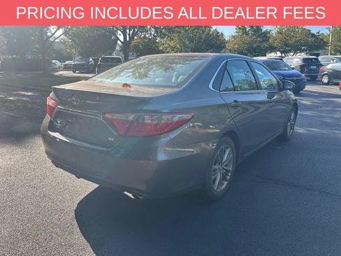 Used 2017 Toyota Camry SE FWD image 5
