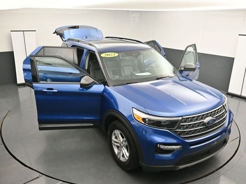Used 2023 Ford Explorer XLT w/ Equipment Group 202A AWD/4WD image 35
