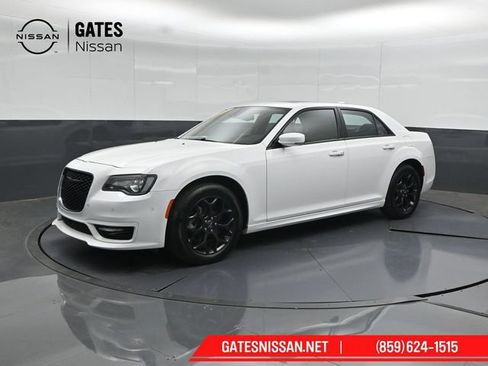 Used 2022 Chrysler 300 Touring L w/ Popular Equipment Group AWD/4WD image 6