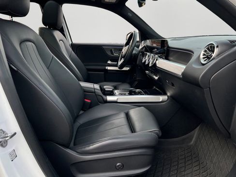 Used 2022 Mercedes-Benz GLB 250 4MATIC image 8