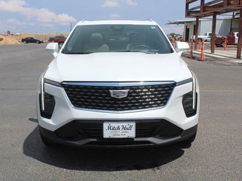 Used 2024 Cadillac XT4 Premium Luxury w/ Active Safety Package FWD image 10