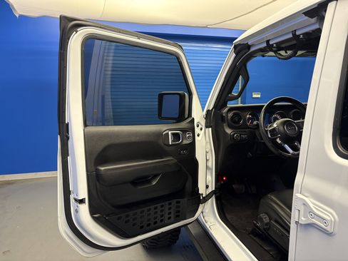 Used 2021 Jeep Wrangler Unlimited Sahara AWD/4WD image 9
