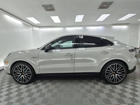 Used 2026 Porsche Cayenne E-Hybrid Coupe AWD/4WD image 2